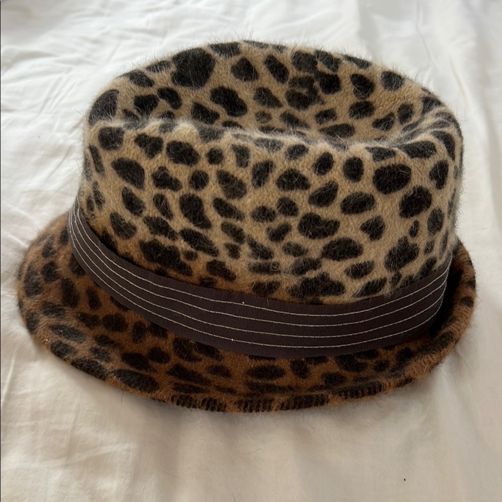 Albertus Swanepoel leopard hat with feather details - Picture 4 of 5